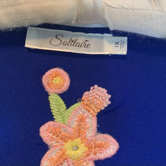 Solitaire Floral Embroidery Relaxed V Neck Tunic Top - Picture 6 of 8